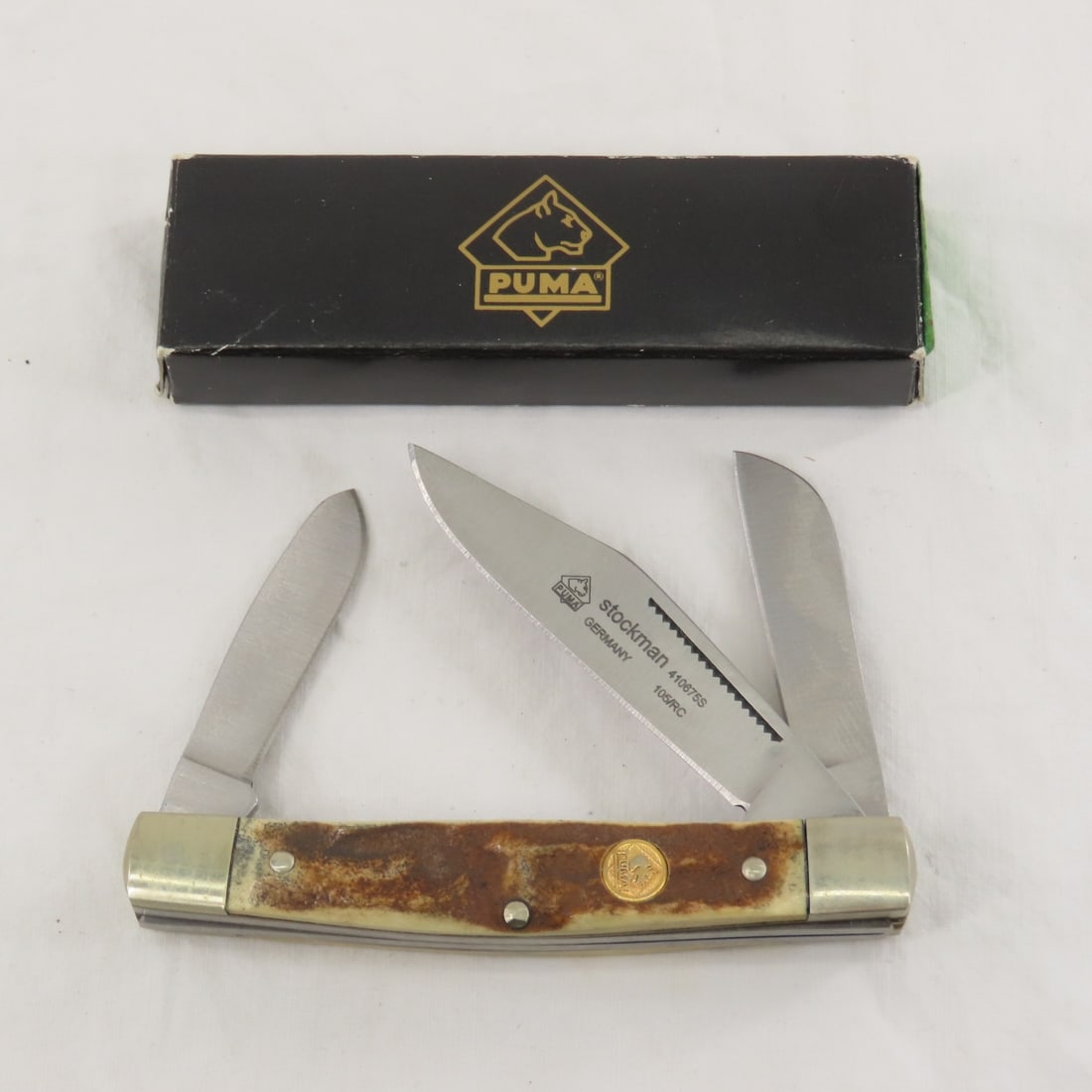 Puma P410675S 3-Blade Stockman knife with box: Puma P410675S 3-Blade Stockman knife with box - Lot Size 5x2x1" 1 LB All information and photos are intended to be as accurate as possible, but errors are possible. No item may be returned or refused
