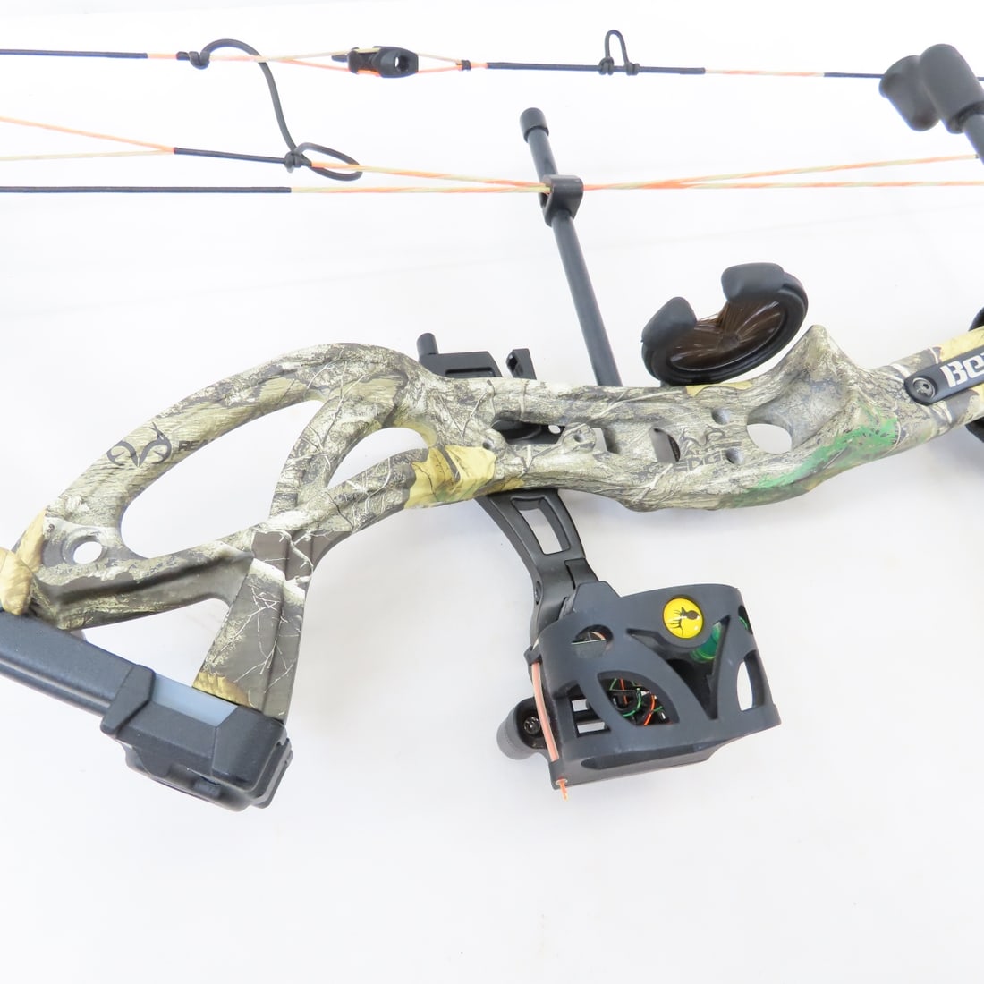 Bear Cruzer 5-70 lb Draw Compound Bow in Case - 3