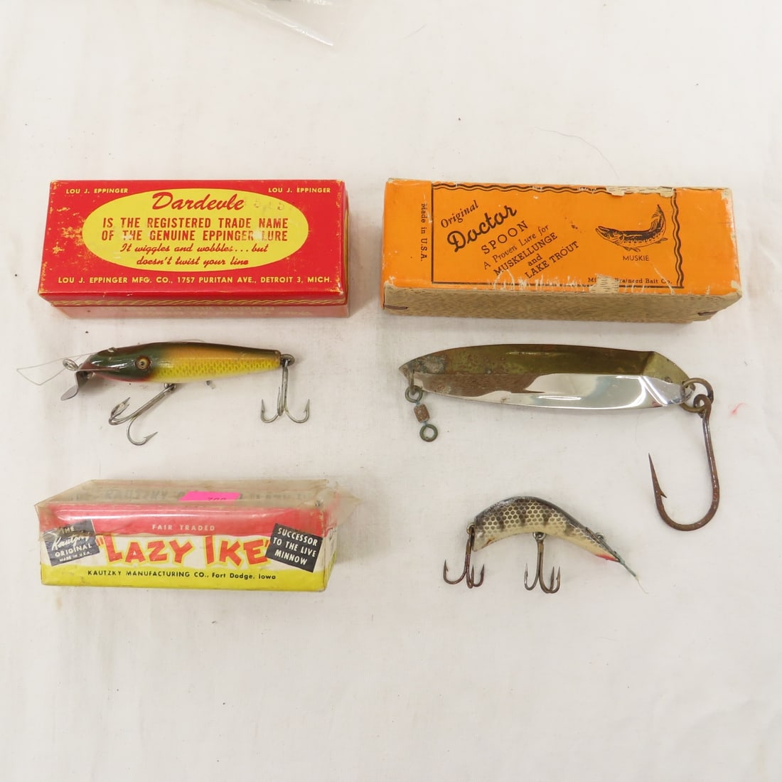 20+ Vintage Fishing Lures, Hula Popper, Lazy Ike - 3