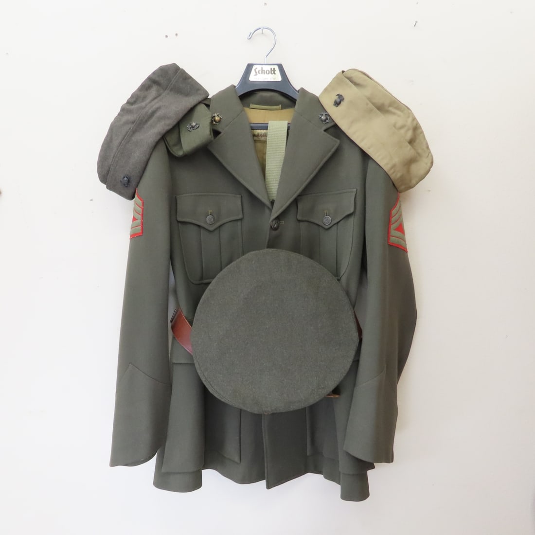 WWII Era USMC Dress Green Service Jacket & Caps (1 of 20)