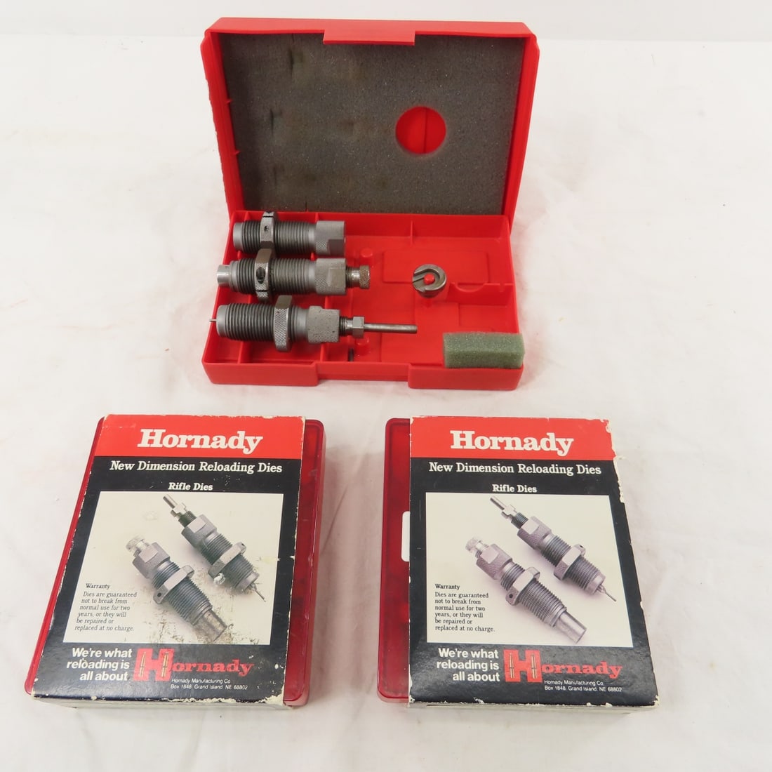3 Hornady Reloading Dies- 300 WIN MAG, 45, 7mm: 3 Hornady Reloading Dies- 300 WIN MAG, 45, 7mm - Lot Size: 9 x 7 x 6", 4 lbs All information and photos are intended to be as accurate as possible, but errors are possible. No item may be returned or