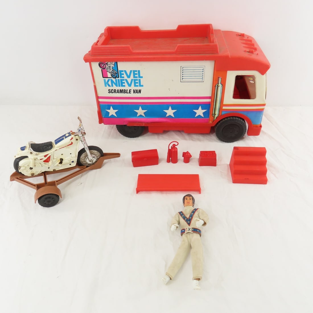 Evil Knievel Scramble Van, Figure & Accessories (1 of 17)