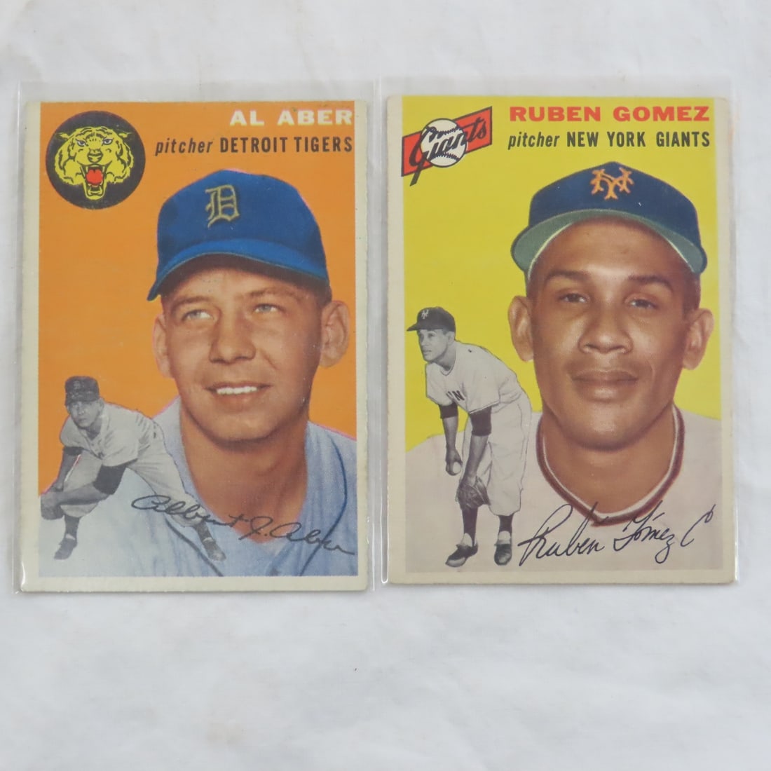 10 Sharp 1954 Topps Baseball Cards - 8