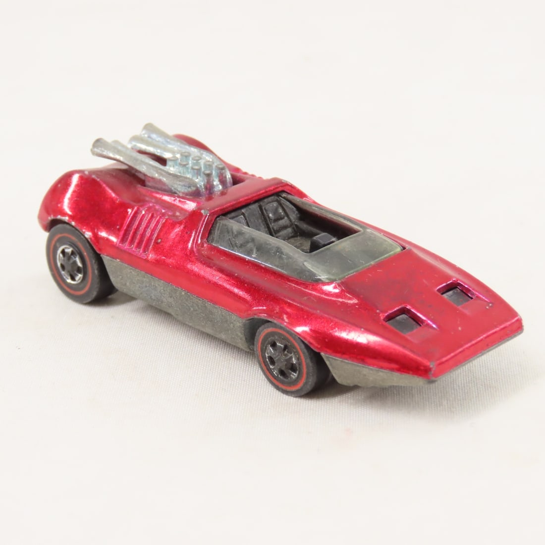 2 Red Hot Wheels Redline Peepin' Bomb & button - 11