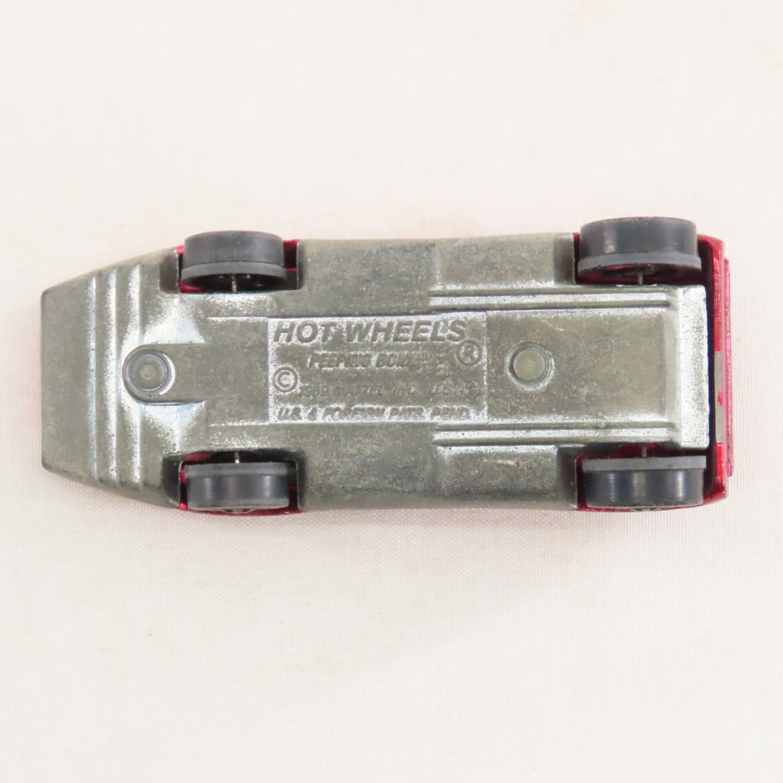 2 Red Hot Wheels Redline Peepin' Bomb & button - 18