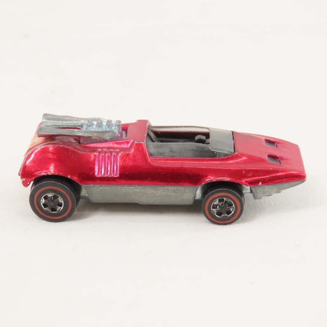 2 Red Hot Wheels Redline Peepin' Bomb & button - 3