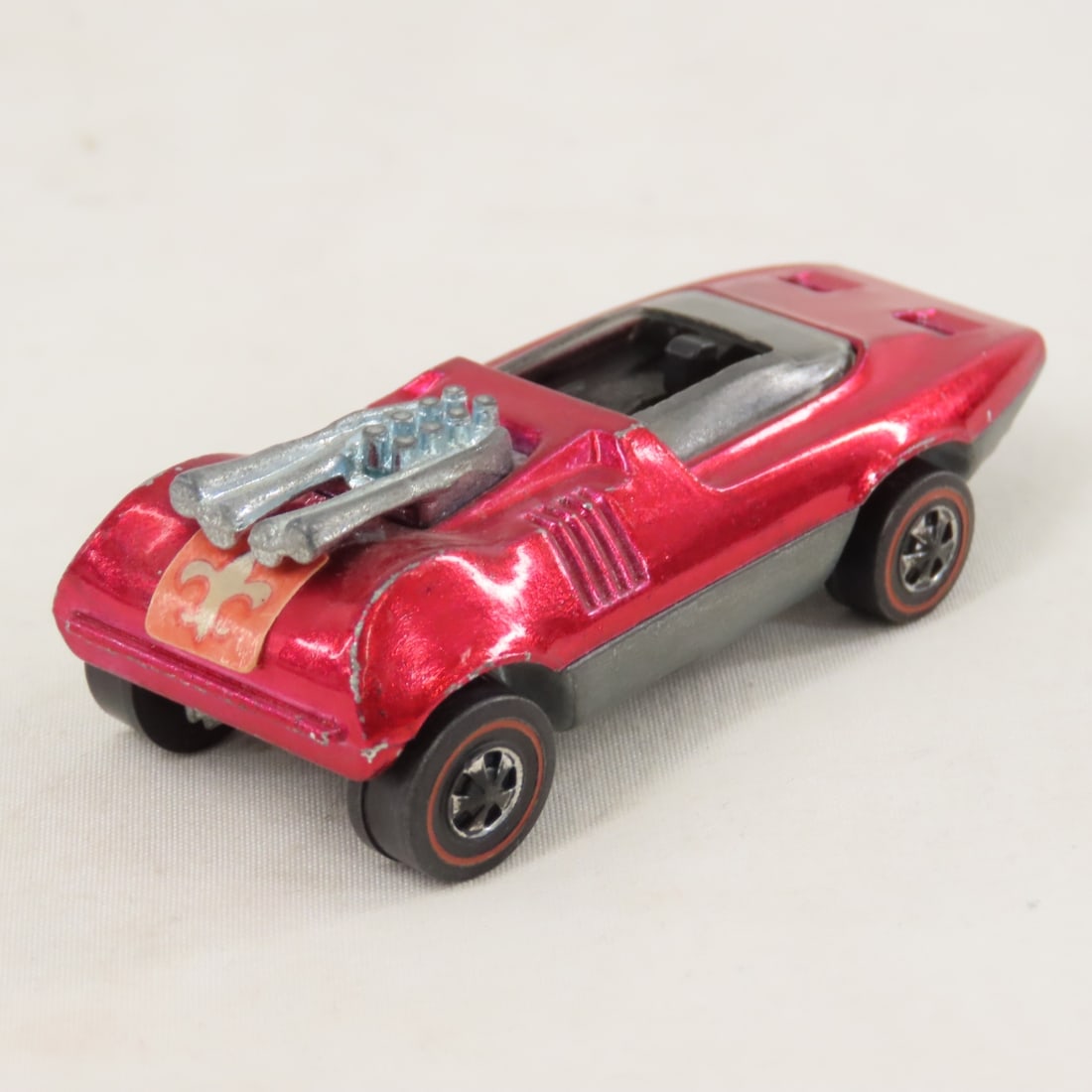 2 Red Hot Wheels Redline Peepin' Bomb & button - 4