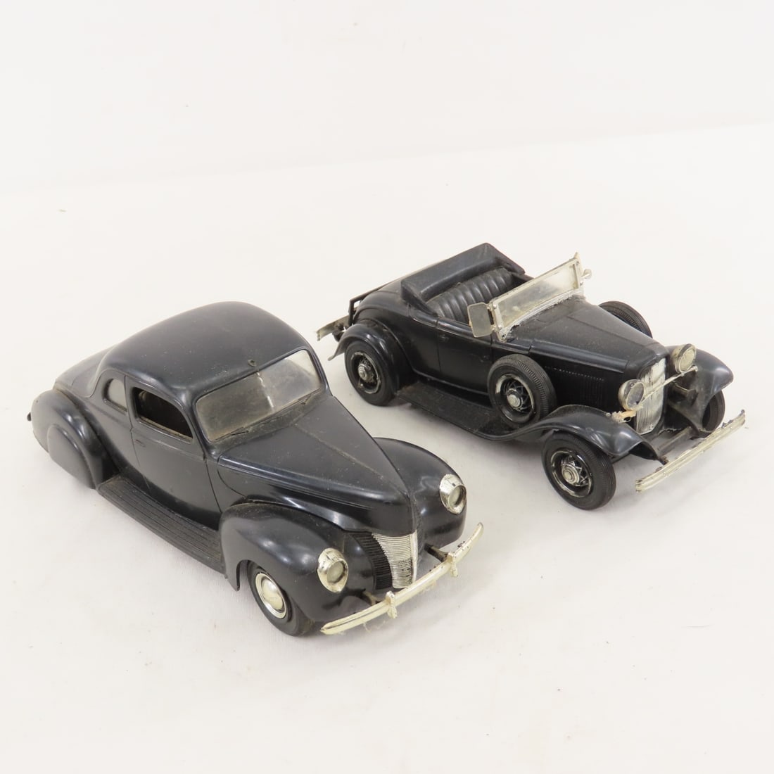 Diecast Cars & Banks, 1 plastic model - 14