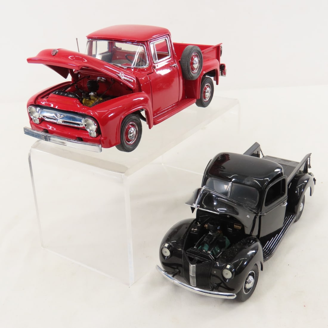 Diecast Cars & Banks, 1 plastic model - 9