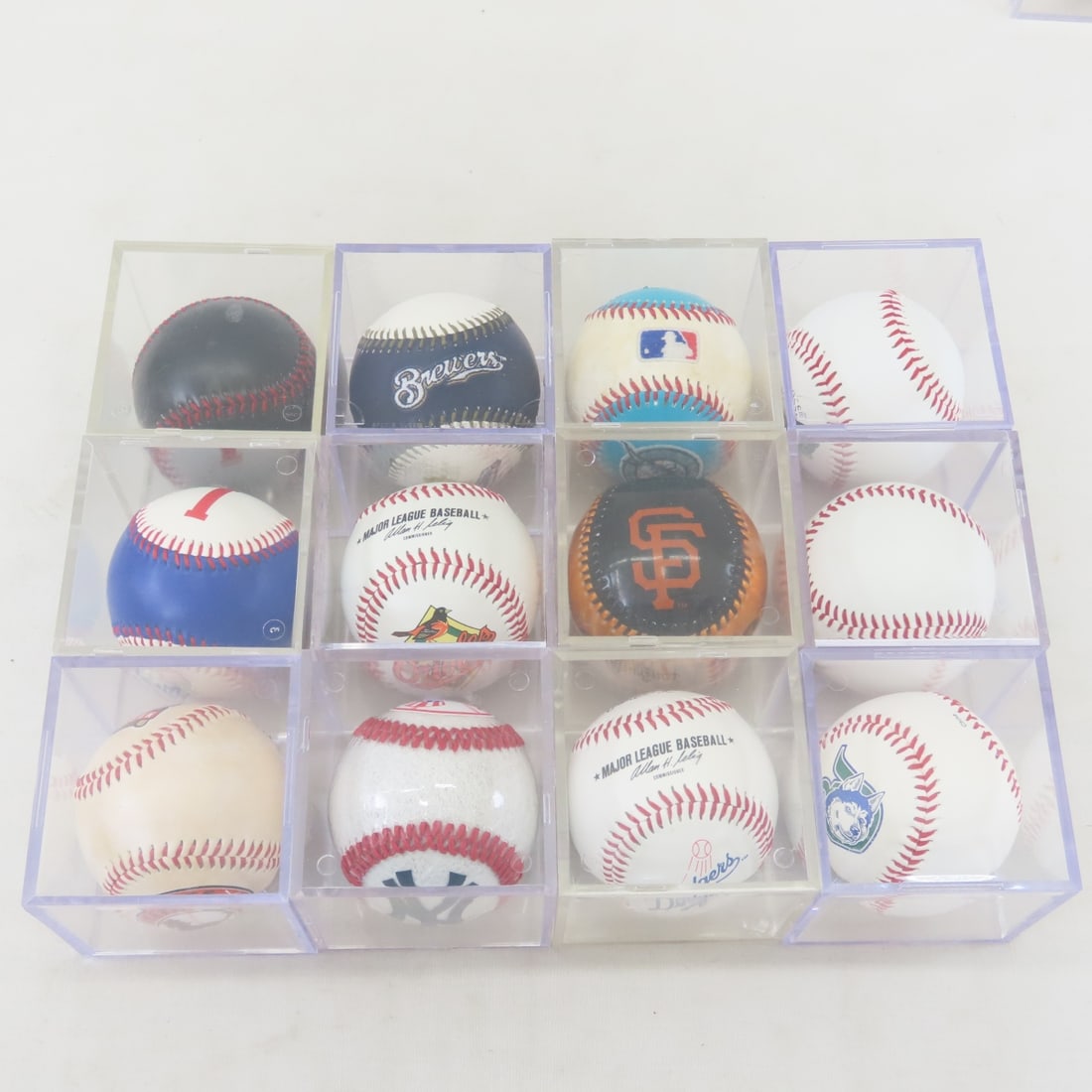 11 MLB & 9 Non MLB Baseballs- Fotoballs & Others - 14