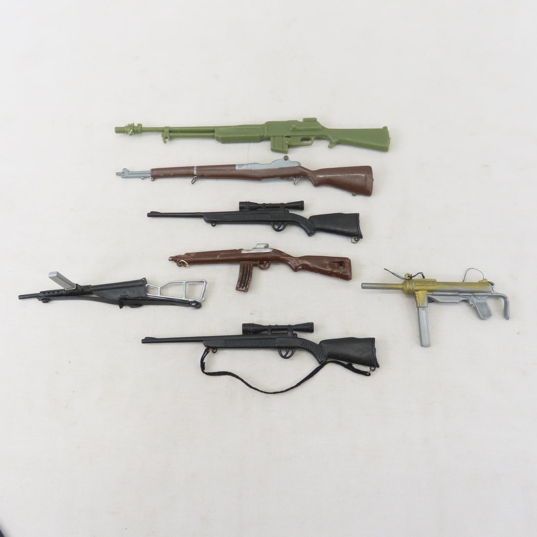 Vintage GI Joe locker with weapons & booklets - 3