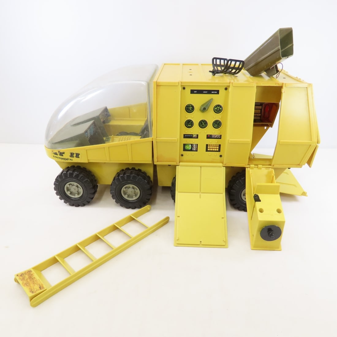 GI Joe Adventure Team Mobile Support Vehicle: GI Joe Adventure Team Mobile Support Vehicle - Lot Size 20x20x20" 10 LBPhotos are part of description, please ask questions and read terms & conditions before bidding. 