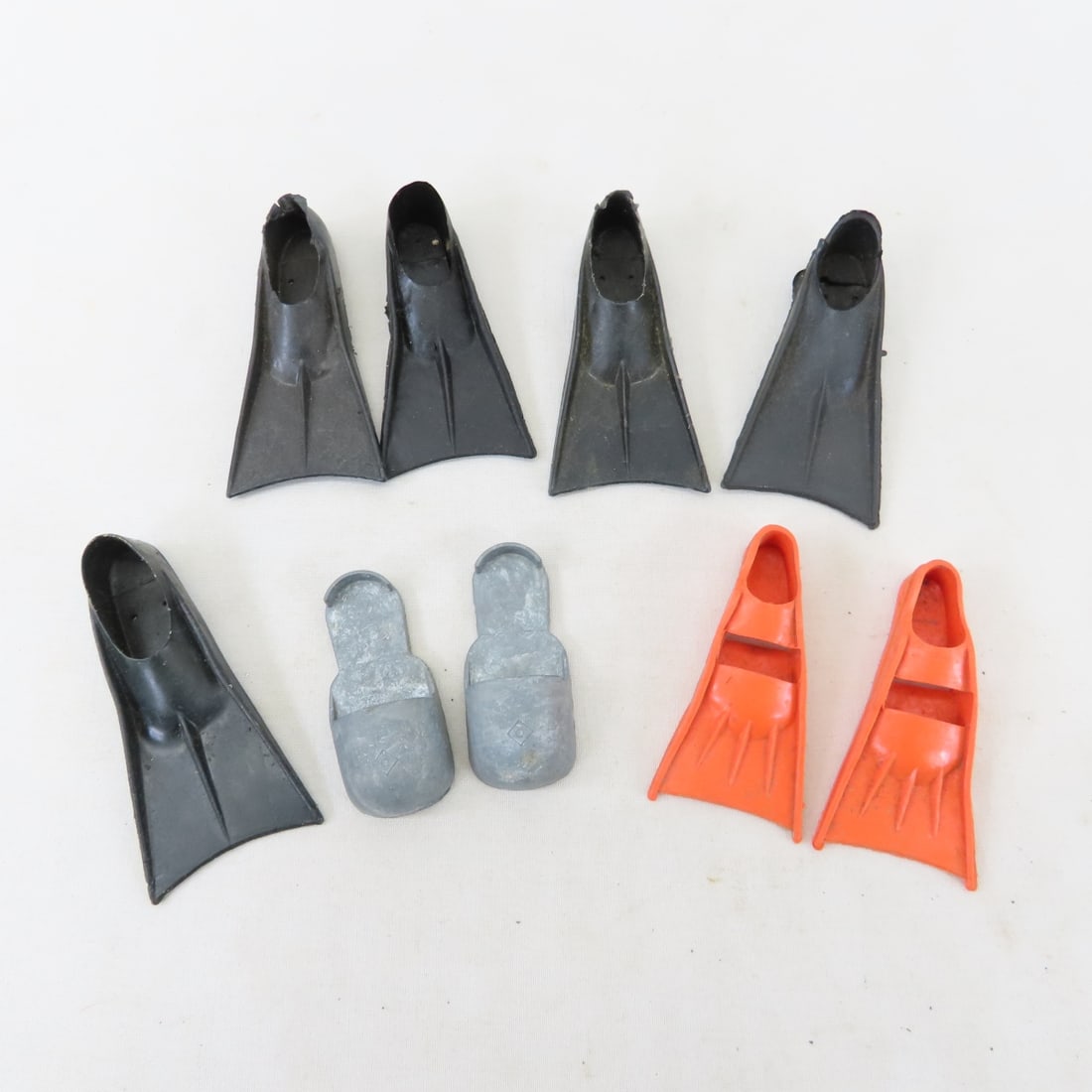 GI Joe with wood foot locker full of accessories - 8