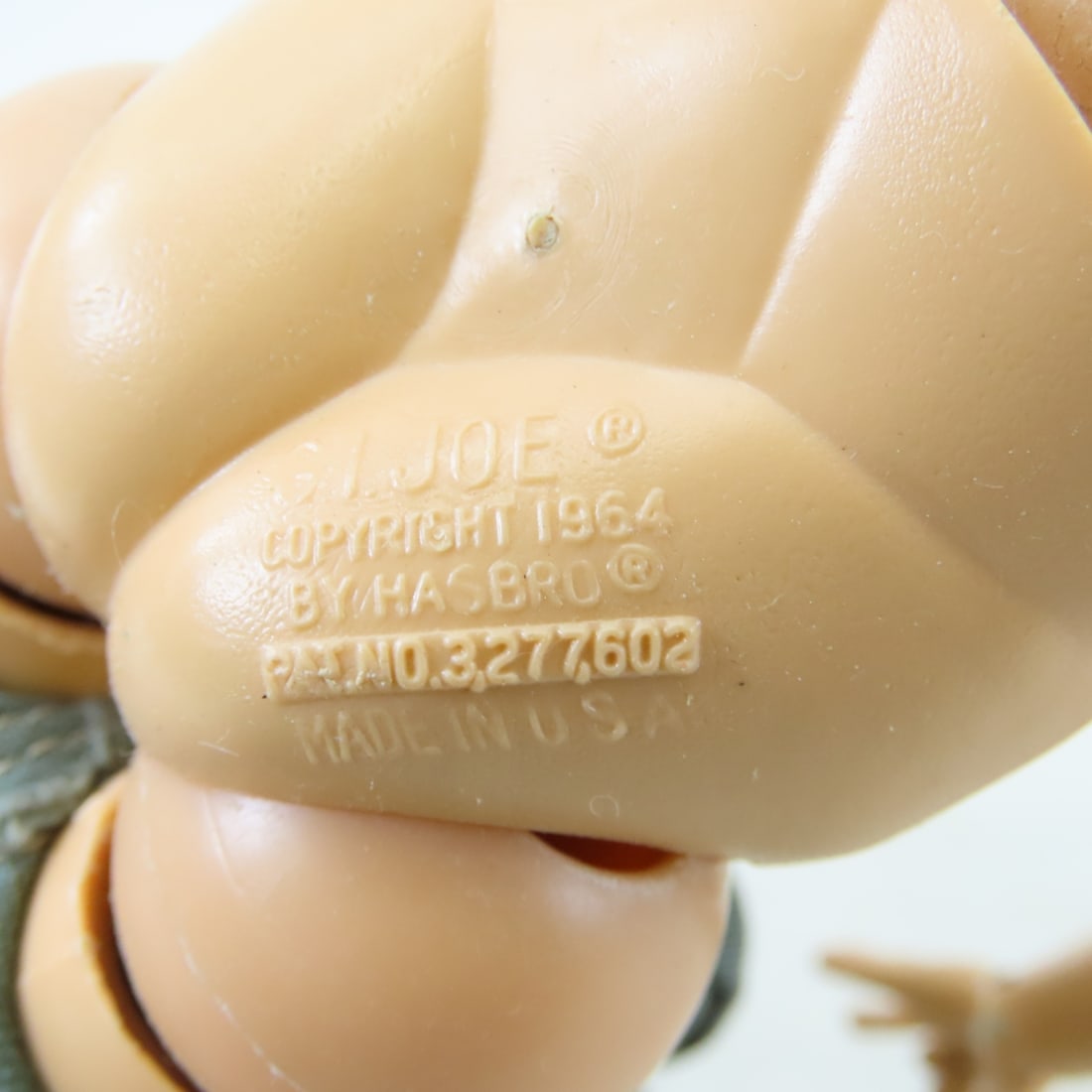 2 GI Joe Figures & Trunk with Hong Kong clothes - 6