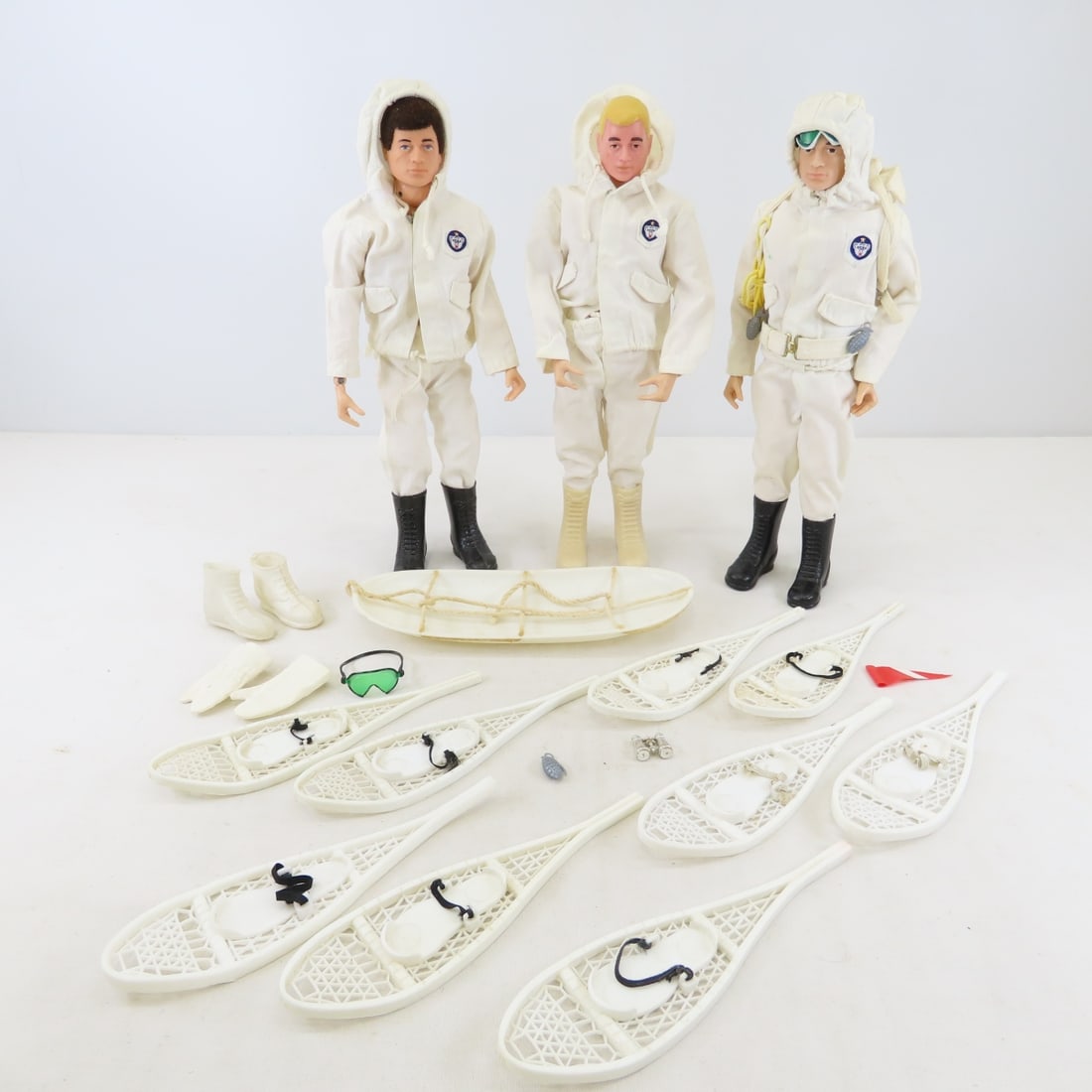 GI Joe Footlocker with Weapons & AT Accessories: GI Joe Footlocker with Weapons & AT Accessories - Lot Size 14x10x10" 5 LBPhotos are part of description, please ask questions and read terms & conditions before bidding. 