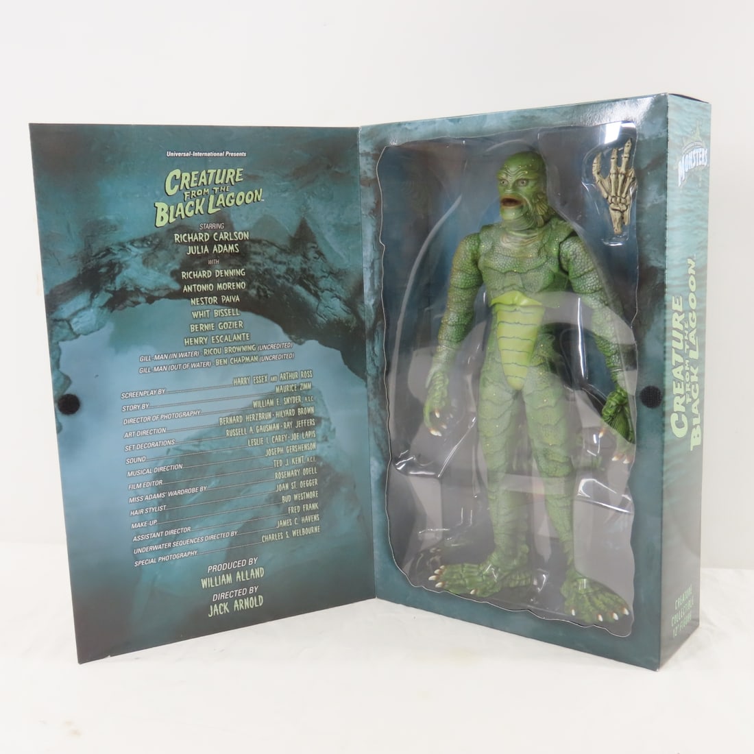 Sideshow Toys Creature From the Black Lagoon: Sideshow Toys Creature From the Black Lagoon - 12" Figure in original box. Lot Size 14x10x4" 2 LBPhotos are part of description, please ask questions and read terms & conditions before bidding. 