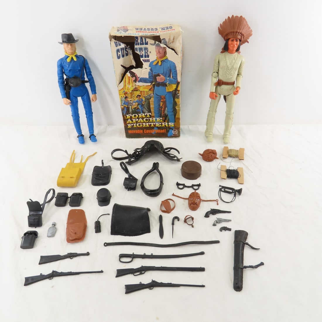 Marx General Custer & Geronimo with accessories (1 of 17)