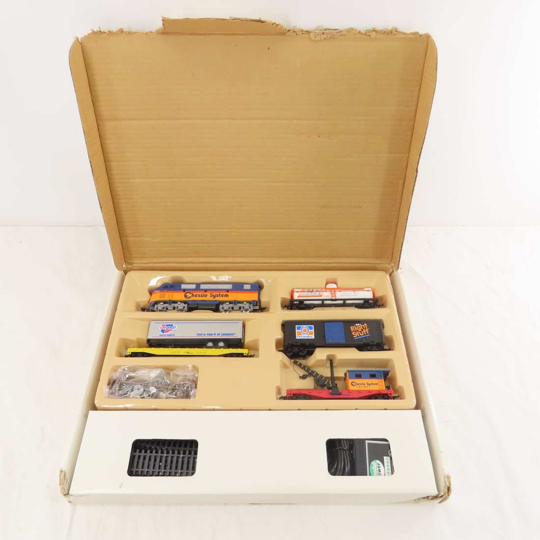 Model Power Union 76 & Carquest HO Scale Trains - 12