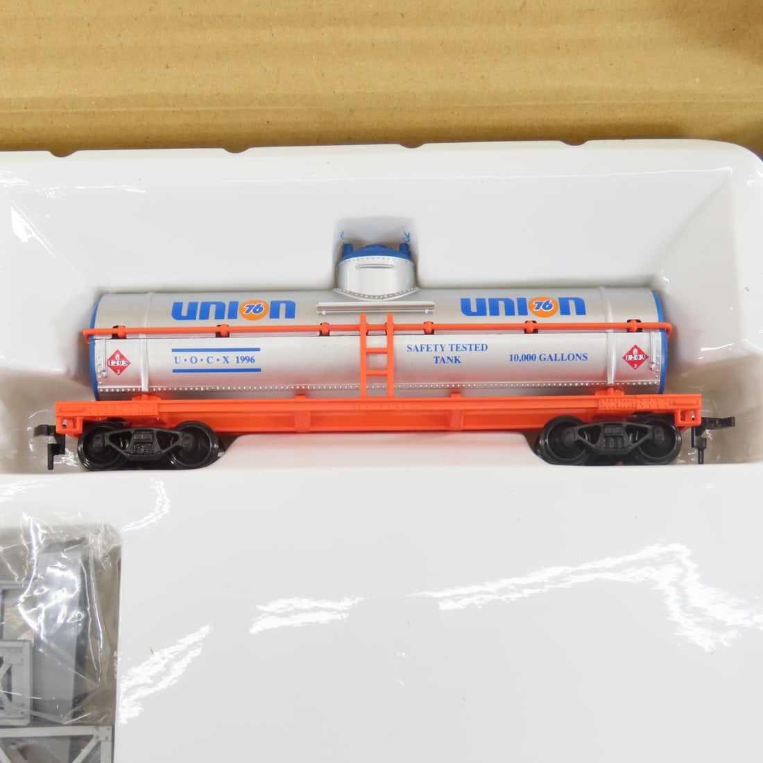 Model Power Union 76 & Carquest HO Scale Trains - 4