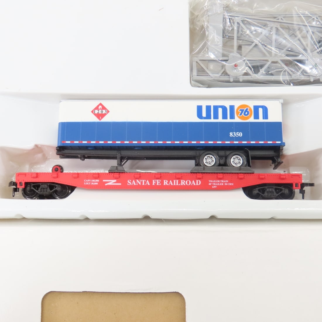 Model Power Union 76 & Carquest HO Scale Trains - 5
