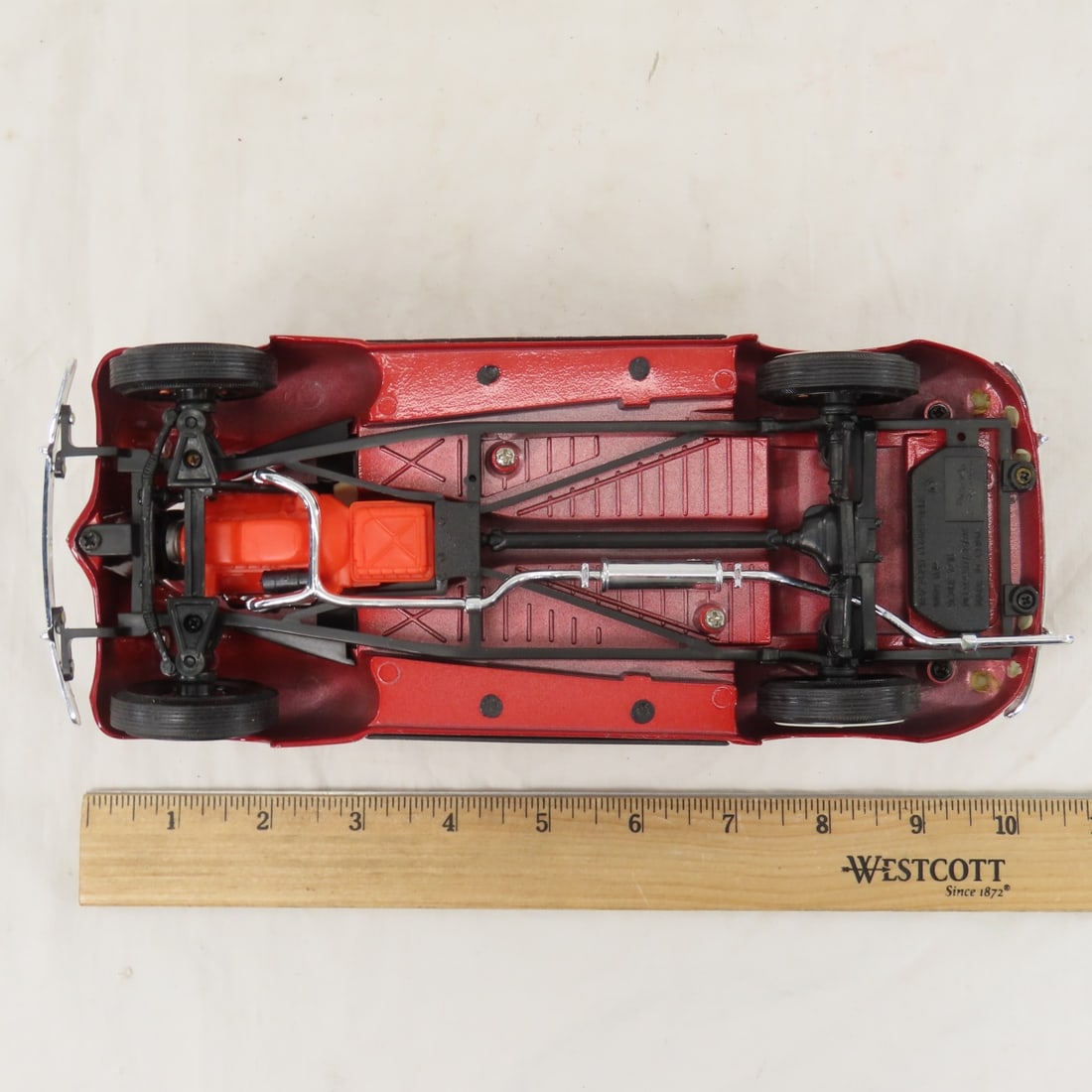 8 Die Cast 1:18 & 1:24 Scale Cars & Trucks - 18