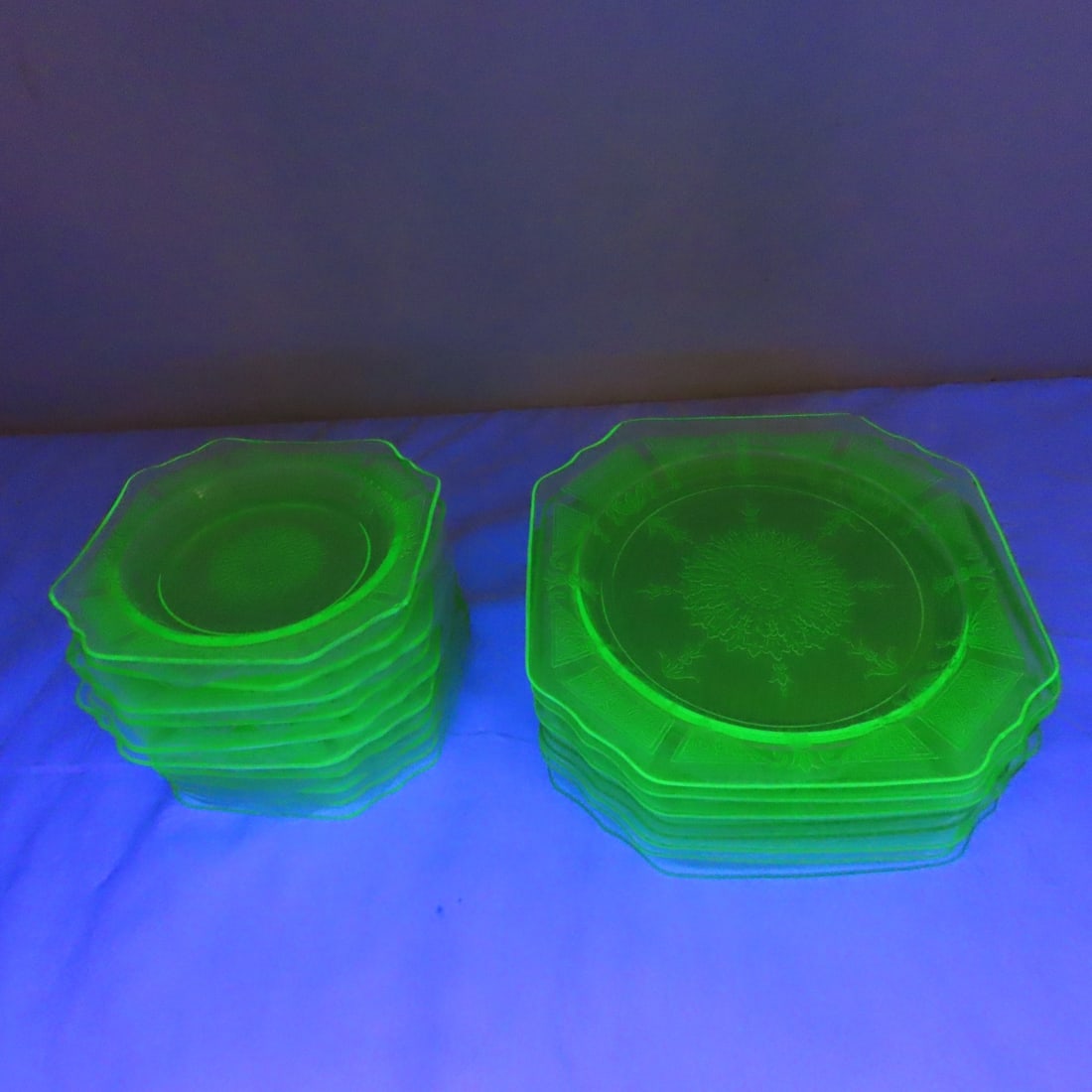 28pc Hocking Green Uranium Glass Princess Pattern - 17