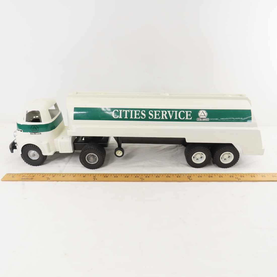 Wyandotte Truck with Custom Cities Service Tanker - 2