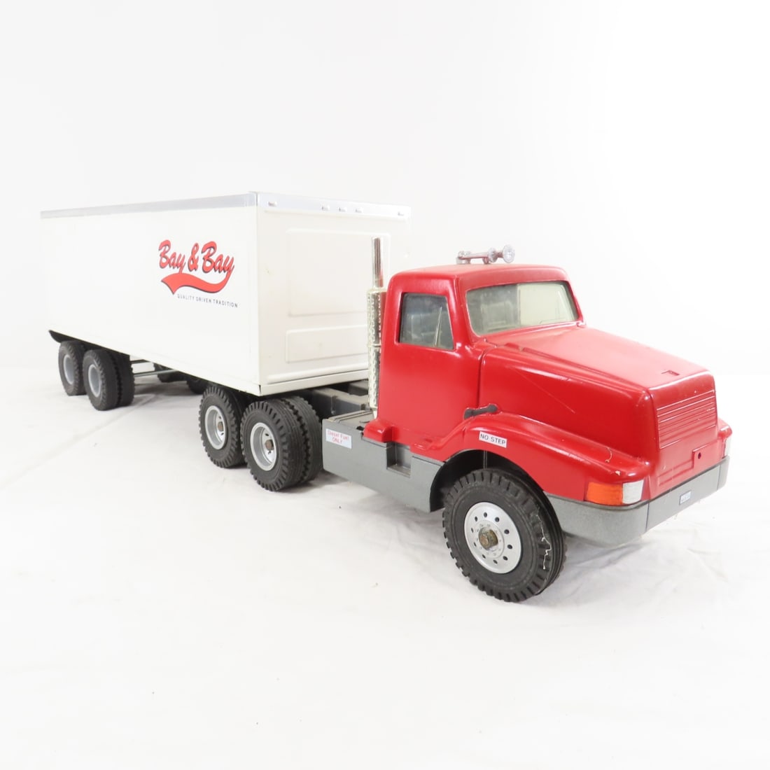 Original ERTL Truck and Nylint Bay & Bay Trailer - 7