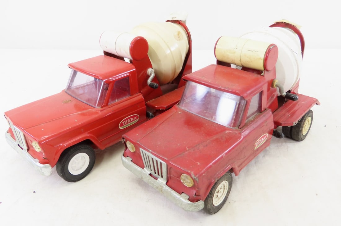 2 1960's Tonka Red Jeep Cement Mixer Trucks: 2 1960's Tonka Red Jeep Cement Mixer Trucks - steel & plastic, original, LOT SIZE: 9x9x5", 3 LBS All information and photos are intended to be as accurate as possible, but errors are possible. No