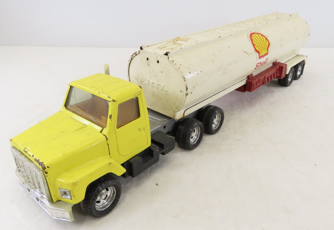Vintage ERTL Shell Gasoline Tanker Truck (1 of 19)