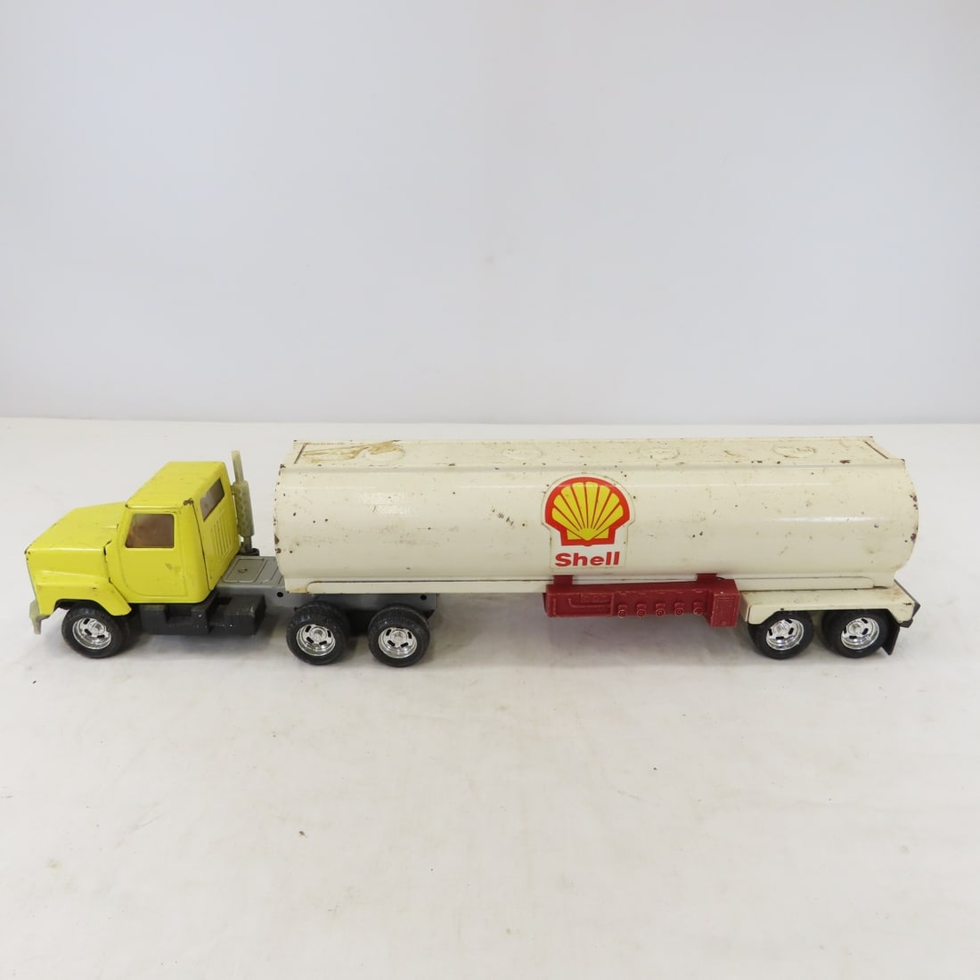 Vintage ERTL Shell Gasoline Tanker Truck - 2