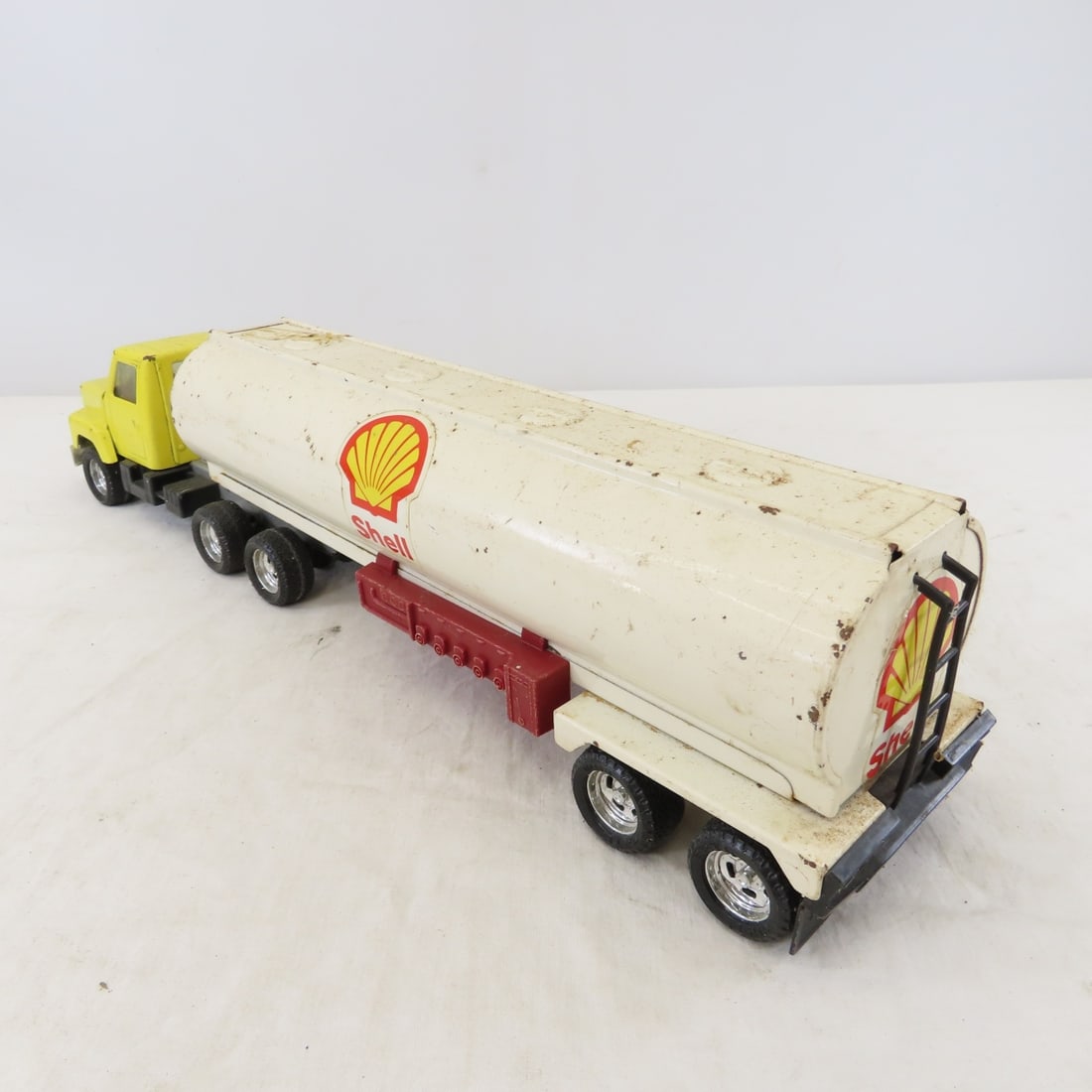 Vintage ERTL Shell Gasoline Tanker Truck - 3
