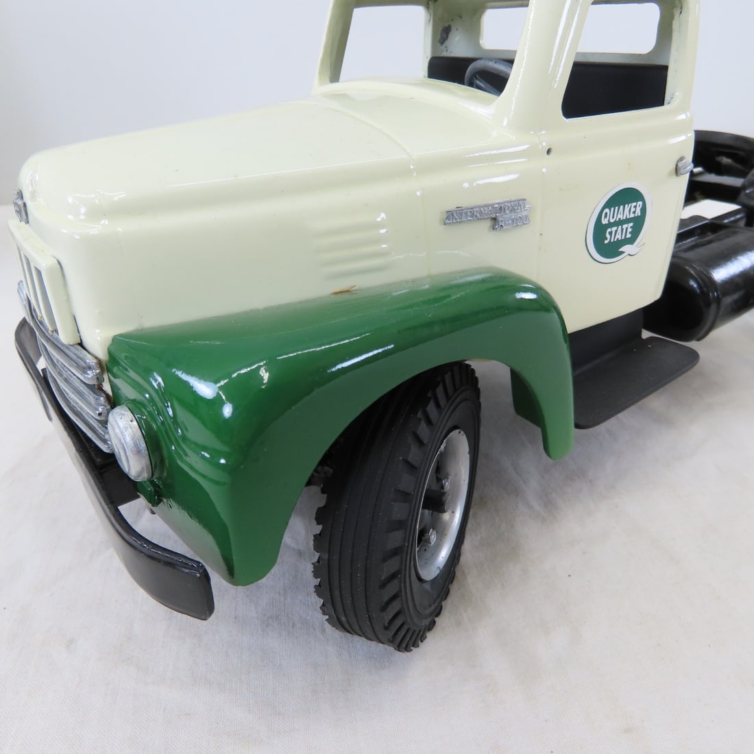 Custom Int'l R-190 Truck & Quaker State Trailer - 12