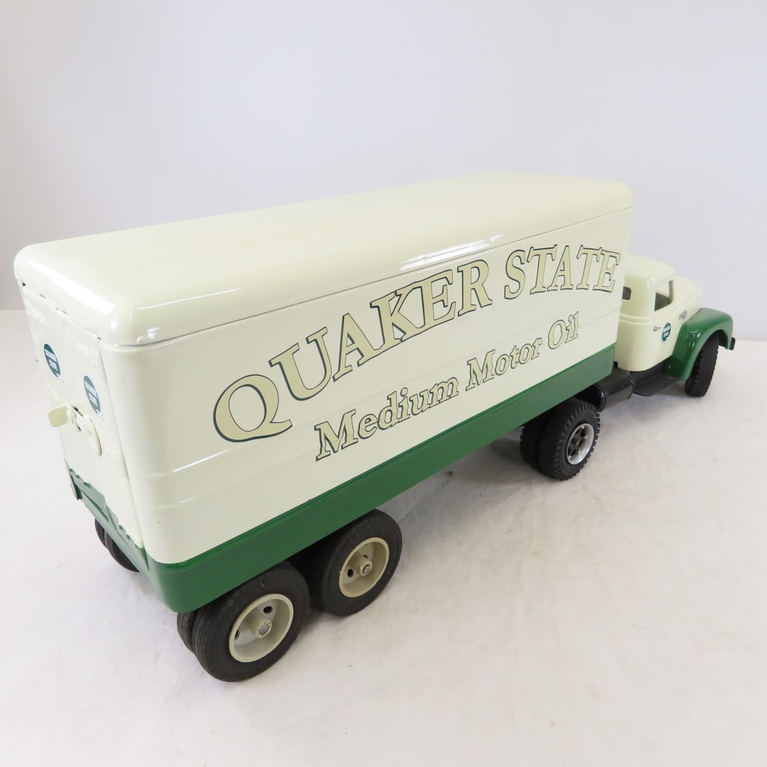 Custom Int'l R-190 Truck & Quaker State Trailer - 5