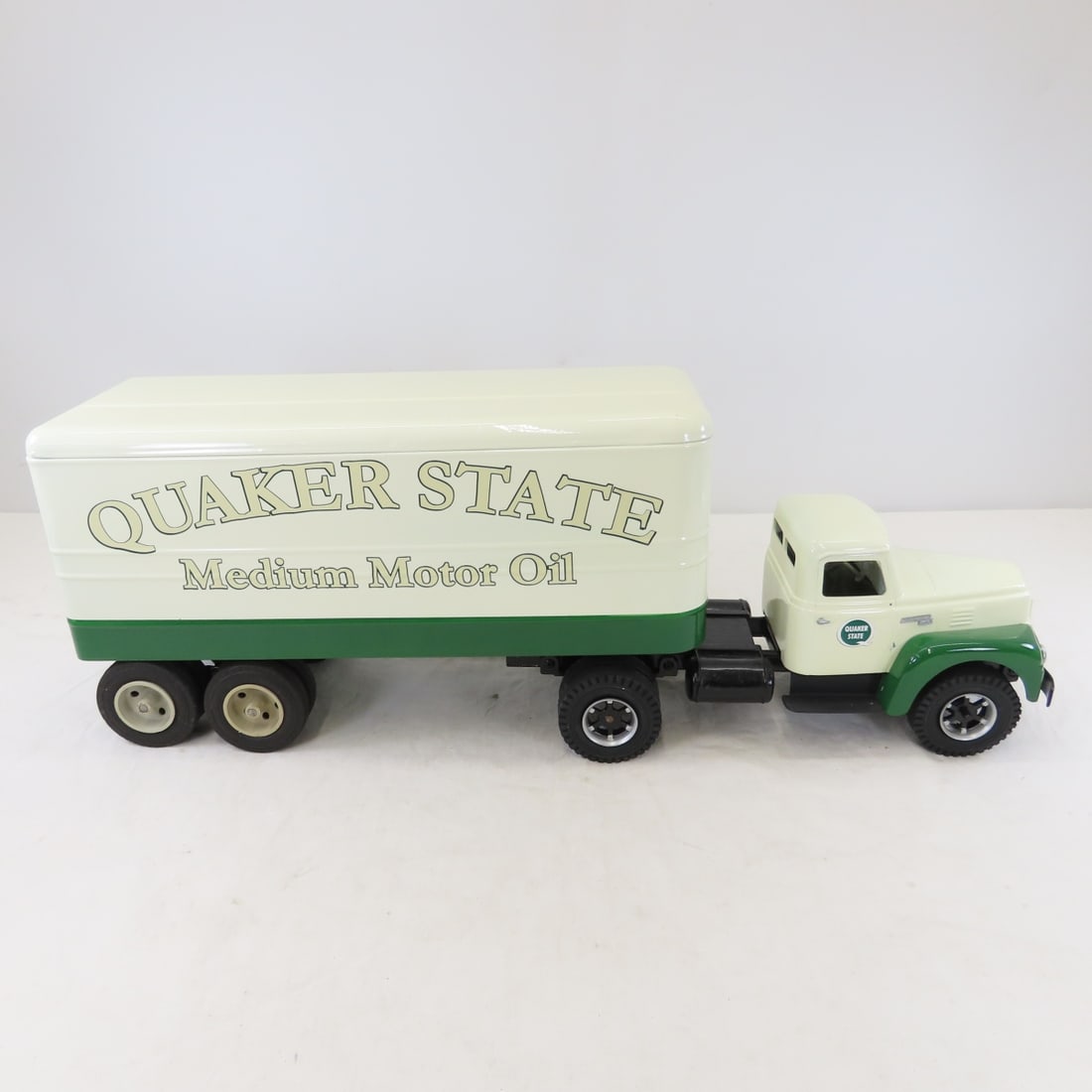 Custom Int'l R-190 Truck & Quaker State Trailer - 6