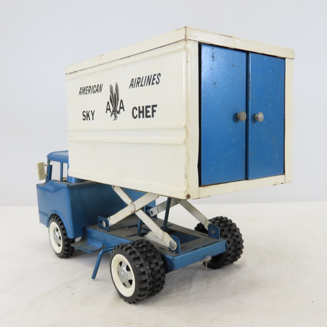 1960's Structo American Airlines Sky Chef Truck - 14
