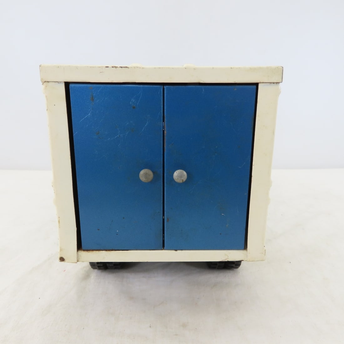 1960's Structo American Airlines Sky Chef Truck - 4
