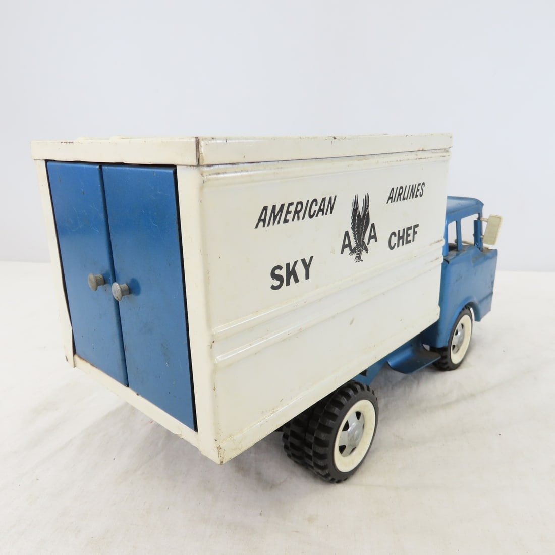 1960's Structo American Airlines Sky Chef Truck - 5