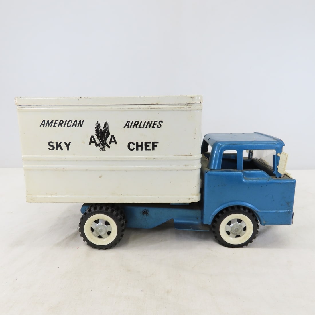 1960's Structo American Airlines Sky Chef Truck - 6