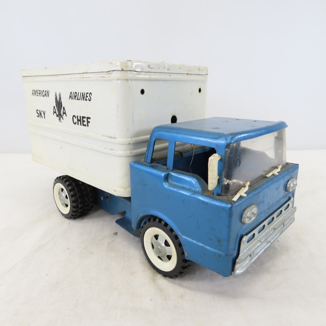 1960's Structo American Airlines Sky Chef Truck - 7