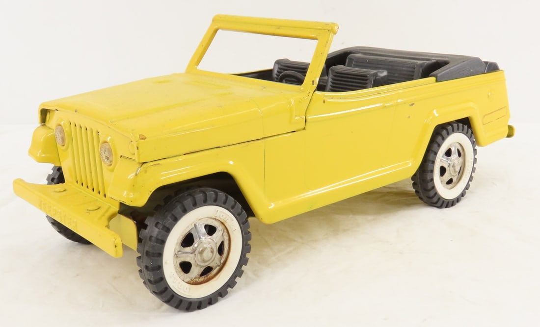 Original 1969 Tonka Jeepster Runabout: Original 1969 Tonka Jeepster Runabout - LOT SIZE: 13x5x5", 2 LBS All information and photos are intended to be as accurate as possible, but errors are possible. No item may be returned or refused