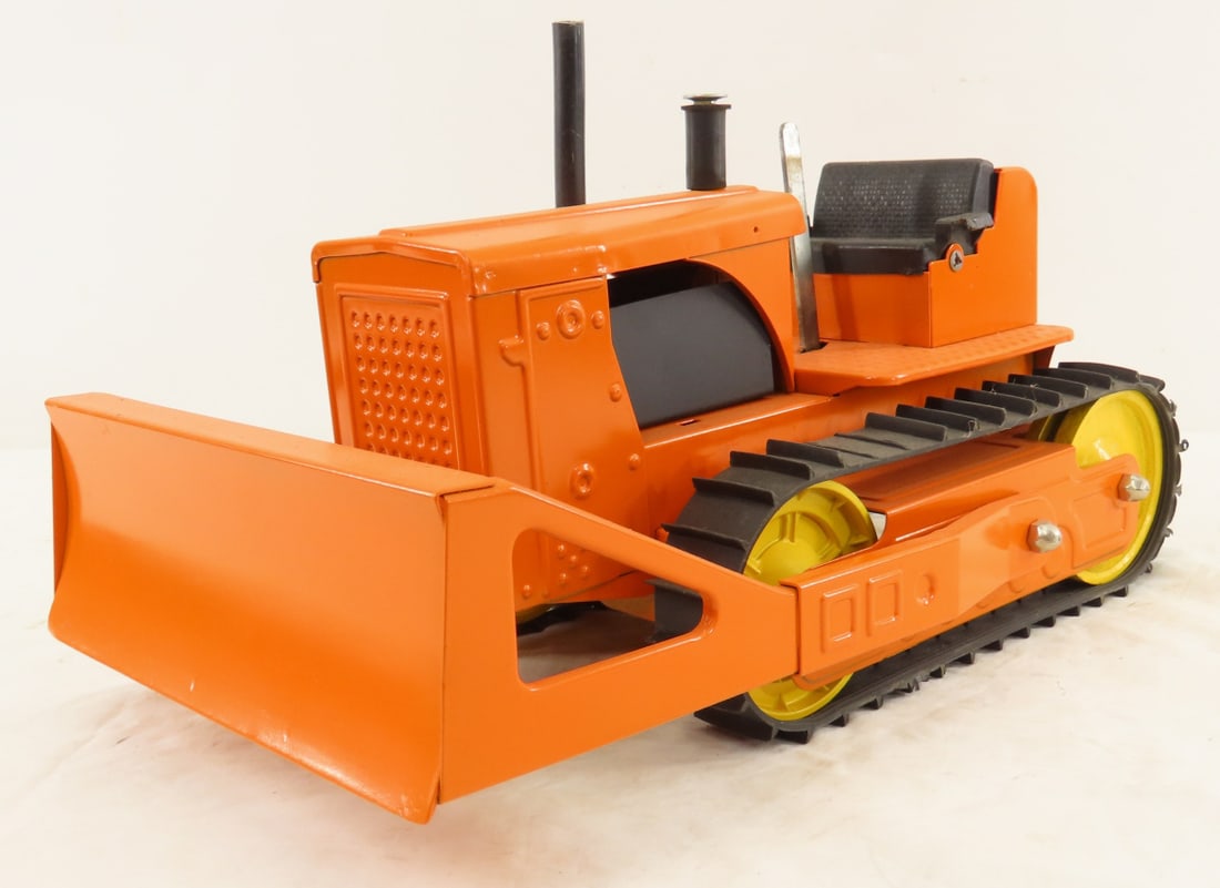 Nylint Pressed Steel 4220 Bulldozer Restored: Nylint Pressed Steel 4220 Bulldozer Restored - LOT SIZE: 14x9x8", 3 LBS All information and photos are intended to be as accurate as possible, but errors are possible. No item may be returned or