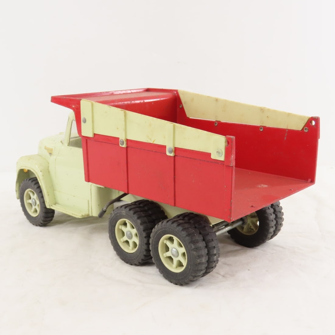 ERTL International Loadstar 1600 Dump Truck - 3