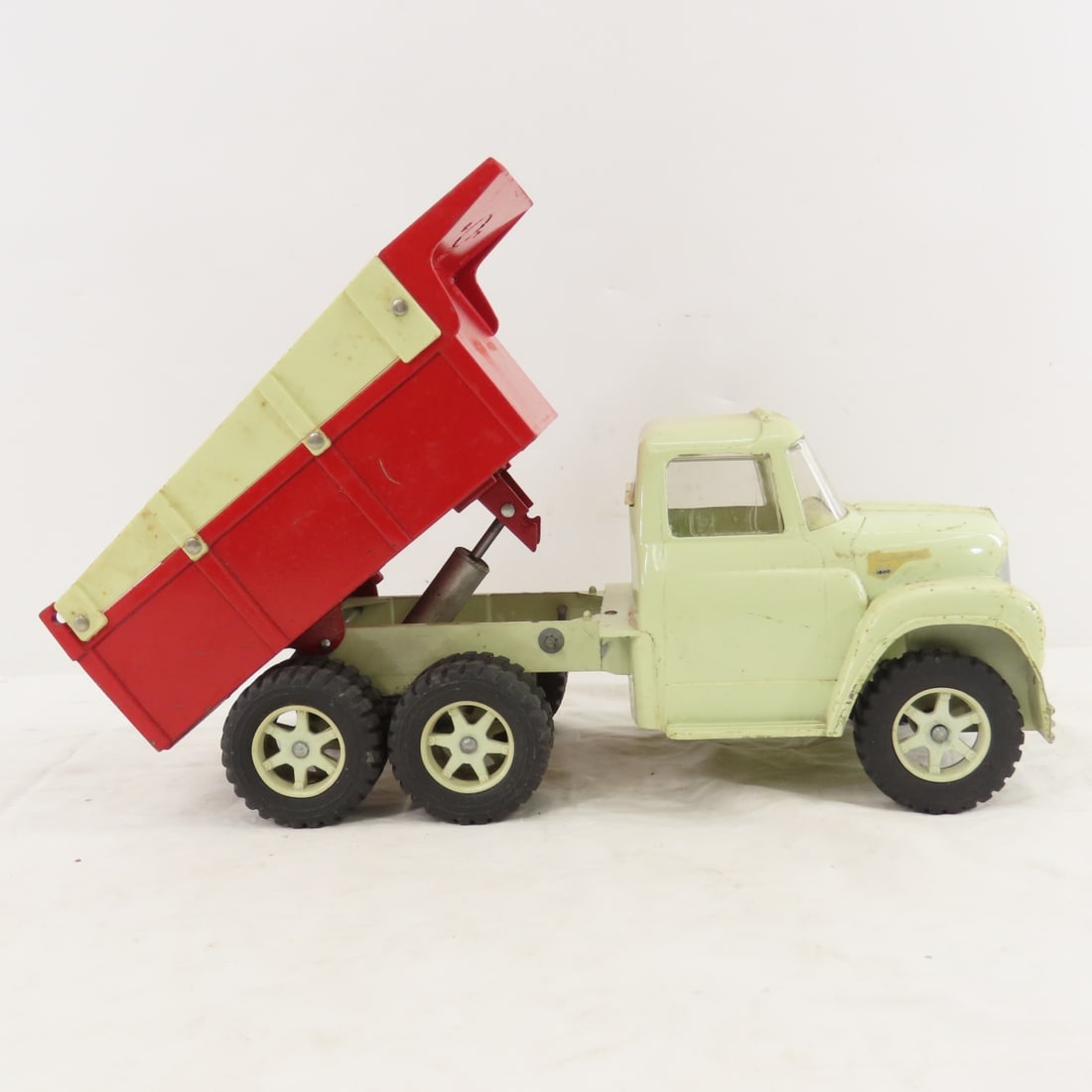 ERTL International Loadstar 1600 Dump Truck - 7