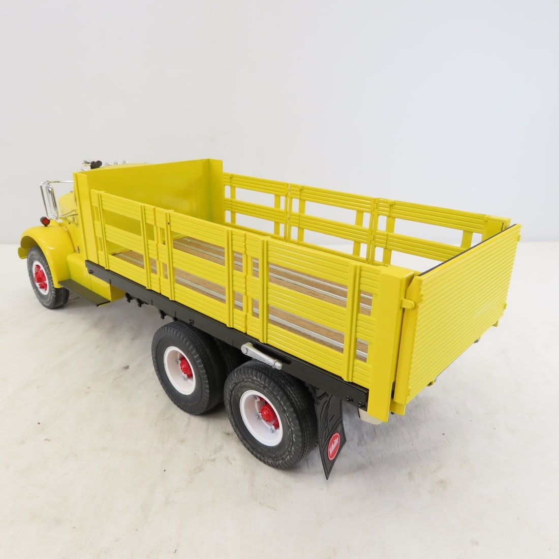 Original Fumby White WC22 Truck 1:15 - 3