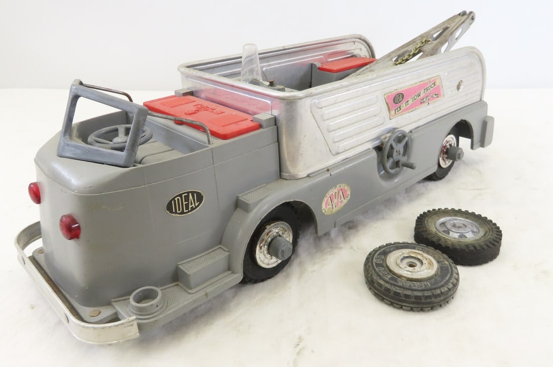 Original Ideal Fix-It-Tow Truck (1 of 17)