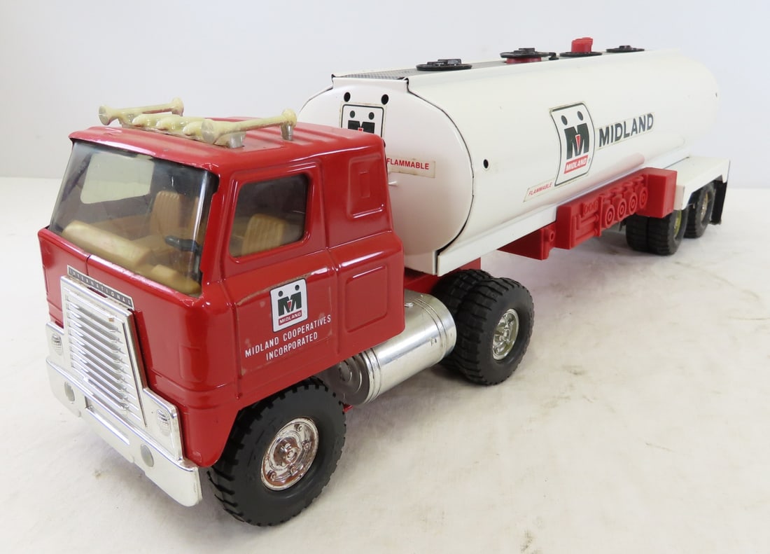 Original ERTL COE Midland Cooperative Tanker Truck: Original ERTL COE Midland Cooperative Tanker Truck - pressed steel, private label LOT SIZE: 24x7x7", 5 LBS All information and photos are intended to be as accurate as possible, but errors are