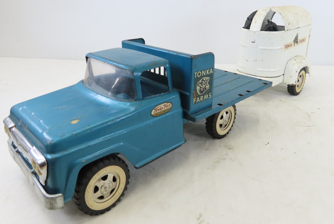 Tonka Toys Mound Minn Farm Truck & Horse Trailer: Tonka Toys Mound Minn Farm Truck & Horse Trailer - original, pressed steel, truck is missing stakes, trailer with 2 horses, incomplete chain on back, LOT SIZE: 14x10x6", 5 LBS All information and phot