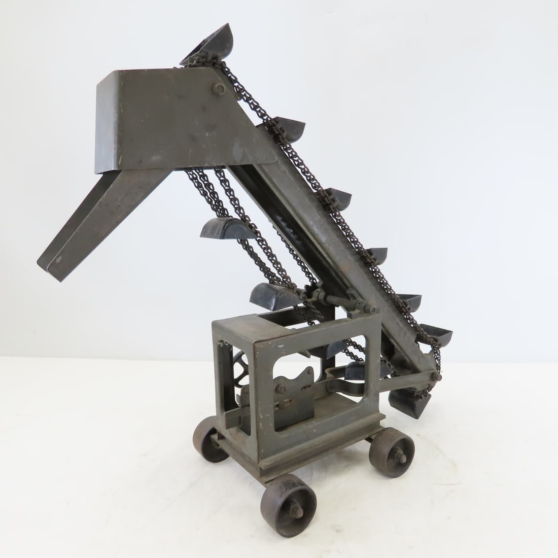 Original 1920's Buddy L Steel Sand Loader: Original 1920's Buddy L Steel Sand Loader - pressed steel, LOT SIZE: 19x18x8", 10 LBS All information and photos are intended to be as accurate as possible, but errors are possible. No item may be