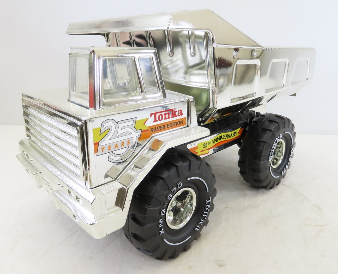 25th Anniversary Silver Mighty Tonka Dump Truck: 25th Anniversary Silver Mighty Tonka Dump Truck - metal and plastic. LOT SIZE: 17x11x9", 4 LBS All information and photos are intended to be as accurate as possible, but errors are possible. No item m